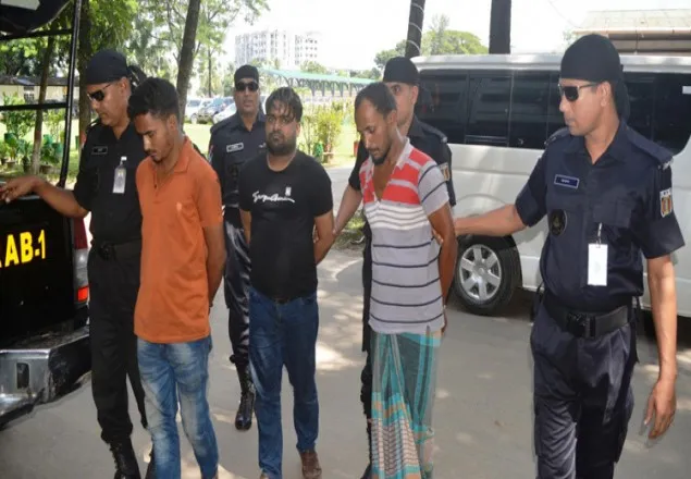 পণ্য পরিবহনের আড়ালে চলতো ফেনসিডিল ব্যবসা