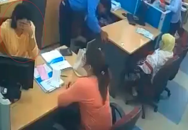 কর্মরত অবস্থায় নারী ব্যাংকারের মৃত্যুর ভিডিও ভাইরাল
