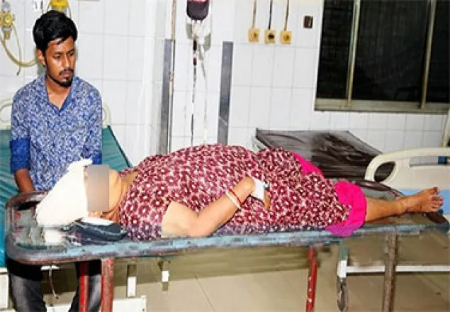 সরকারি কর্মকর্তা কৃষ্ণা রাণীর পা চলে যাওয়ার দায় কার?