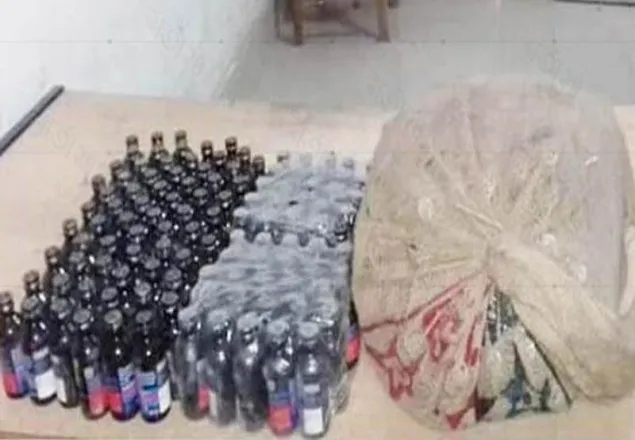 ফুলবাড়ী সীমান্তে ১৮৫ বোতল ফেনসিডিল জব্দ