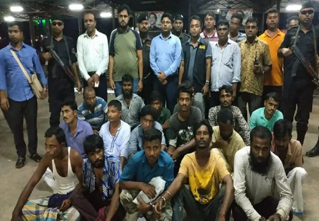 টঙ্গীর রেলস্টেশনে র‌্যাবের অভিযানে আটক ১৭