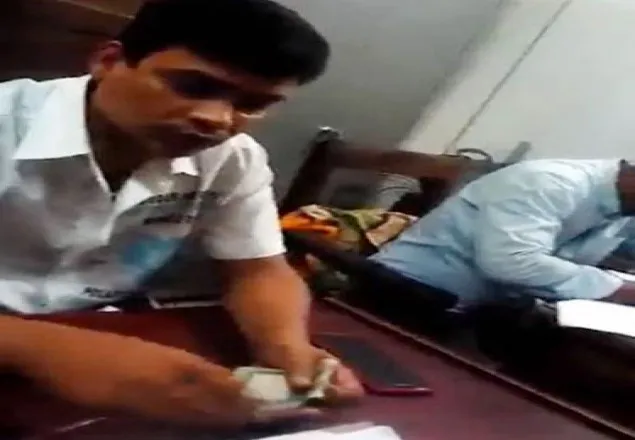 শাহজাদপুর সাব-রেজিষ্ট্রারের ঘুষের ভিডিও ভাইরাল