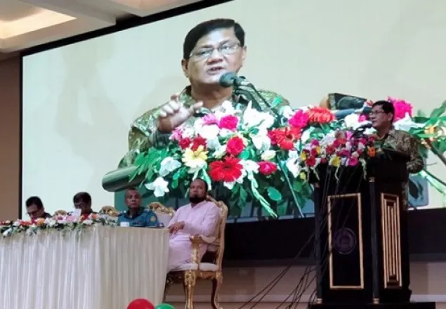 ‘পৃথিবীর একমাত্র দেশ আমাদের যেখানে হাত উঁচিয়ে ট্রাফিক নিয়ন্ত্রণ করা হয়’