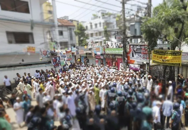 মোহাম্মদপুরে উচ্ছেদ নিয়ে উত্তেজনা