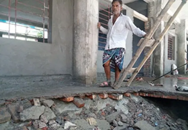নির্মাণ শেষ হওয়ার আগেই ধসে গেলো বিদ্যালয়