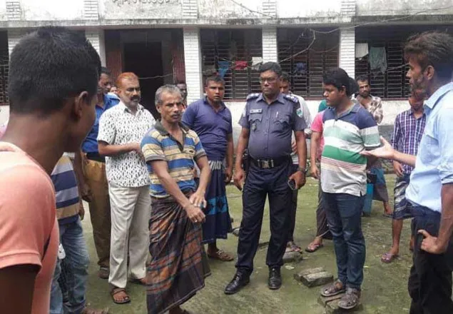 খালের পাশে গরু-ছাগলের মলমূত্র ফেলায় ৮ জনের জেল জরিমানা