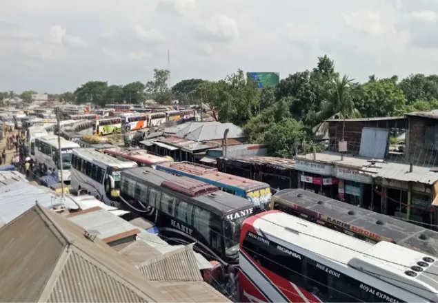 দৌলতদিয়া ঘাটে পারের অপেক্ষায় ২ শতাধিক গাড়ি, চরম ভোগান্তিতে যাত্রীরা
