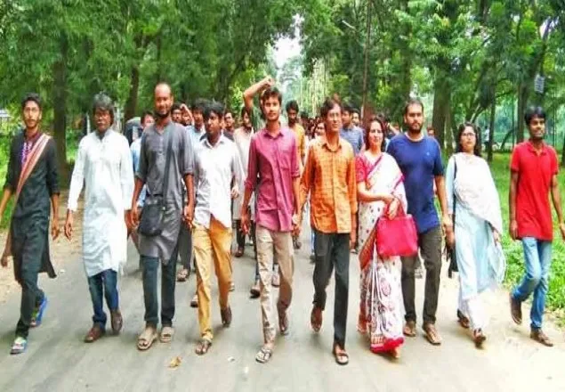 দুর্নীতির বিরুদ্ধে আন্দোলনকারীকে জাবি ছাত্রলীগ নেতার মারধর