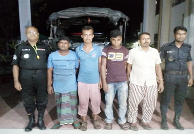 ট্রেনের ২৬৫০ লিটার চোরাই তেলসহ আটক ৪