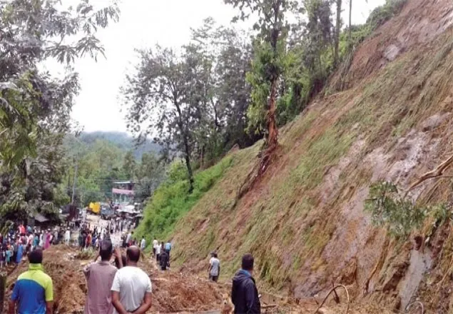পাহাড়ে মাটিচাপায় ২ শিশুর মৃত্যু