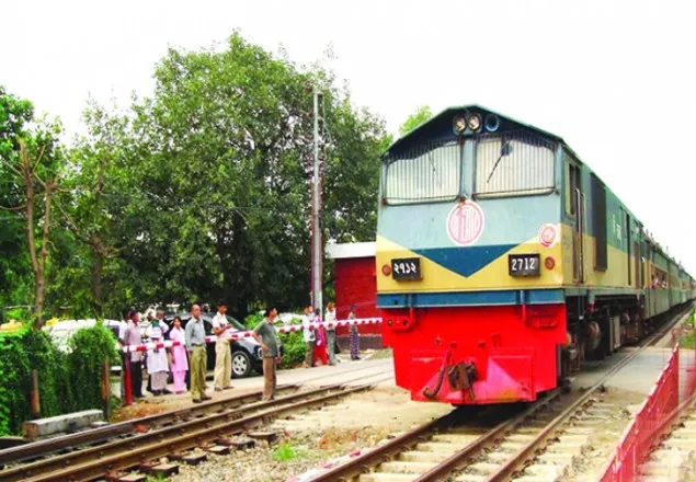 রেলওয়ে কারিগরি প্রকল্পে ক্লিনারের বেতন ৪ লাখ ২০ হাজার টাকা!