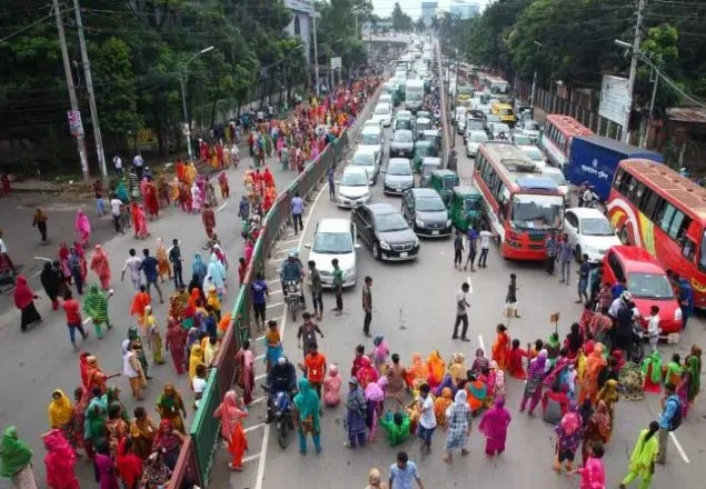 তেজগাঁওয়ে ৪ ঘণ্টা পর যান চলাচল শুরু