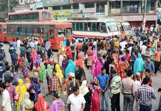 রাজধানীতে গার্মেন্টস শ্রমিক বিক্ষোভ, যান চলাচল বন্ধ