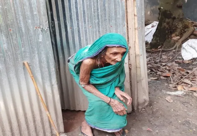 শতবর্ষী মায়ের ঠাঁই নাই ছেলের ঘরে!