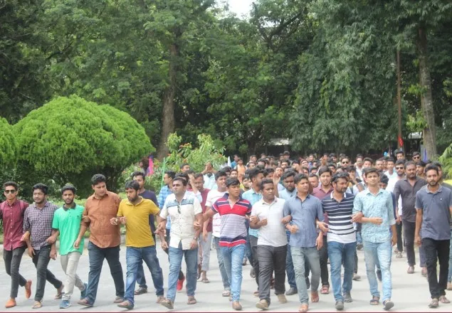 ইবি ছাত্রলীগ সম্পাদককে বিশ্ববিদ্যালয় থেকে বহিষ্কারের দাবিতে বিক্ষোভ, আল্টিমেটাম
