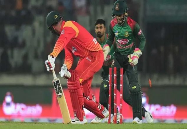 ব্যাটিং বিপর্যয়ে জিম্বাবুয়ে