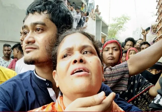 নারায়ণগঞ্জে একই পরিবারের ৩ জনকে গলাকেটে হত্যা