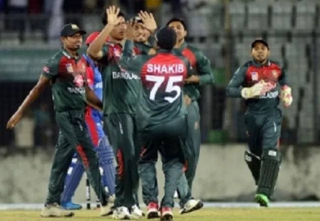 ব্যাটিং বিপর্যয়ে আফগানিস্তান 