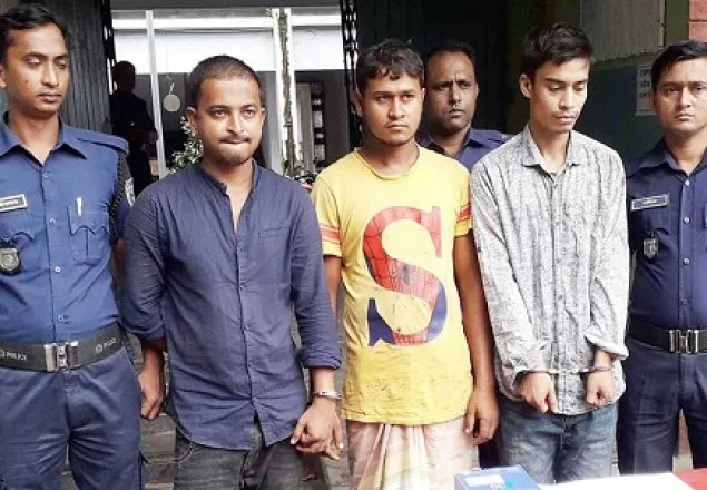 চুরি করে ধরা পড়লেন ছাত্রলীগ নেতা