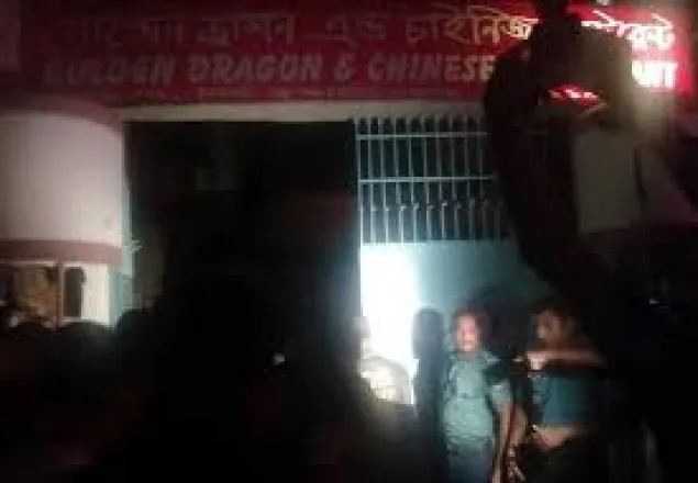 রাজধানীর গোল্ডেন ড্রাগন বারে চলছে পুলিশের অভিযান