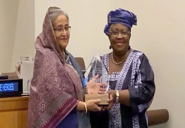 'ভ্যাকসিন হিরো' পুরস্কারে ভূষিত প্রধানমন্ত্রী শেখ হাসিনা