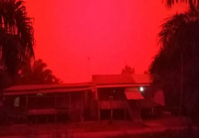 ইন্দোনেশিয়ার আকাশ মঙ্গল গ্রহের মতো লাল!