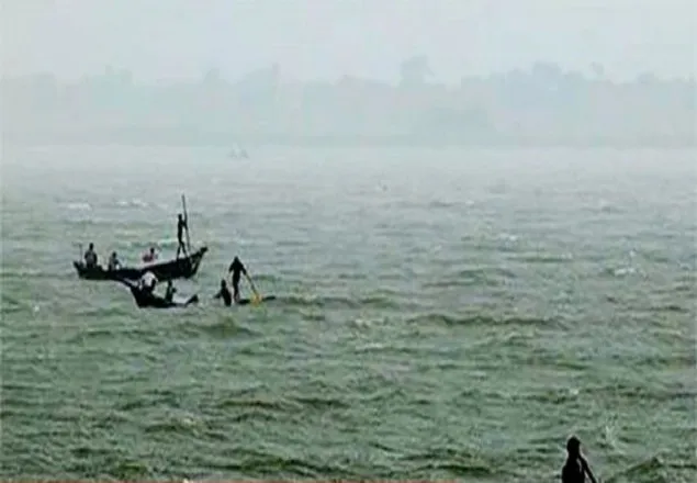 সুনামগঞ্জে  ট্রলারডুবি, ৬ শিশুসহ ৮ জনের লাশ উদ্ধার