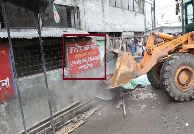 শ্রমিক লীগ থেকে দখল মুক্ত হলো ২০ ফিট ফুটপাত