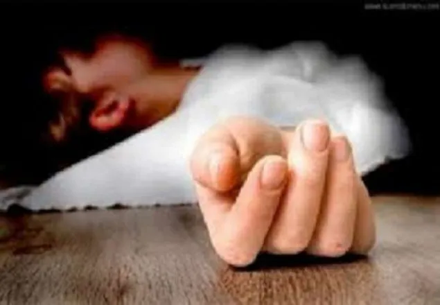 কুড়িগ্রামে চেয়ারে স্বামীর লাশ, মেঝেতে  স্ত্রীর