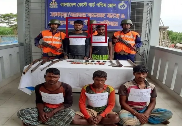 সুন্দরবনে অস্ত্রসহ ২ বনদস্যু আটক
