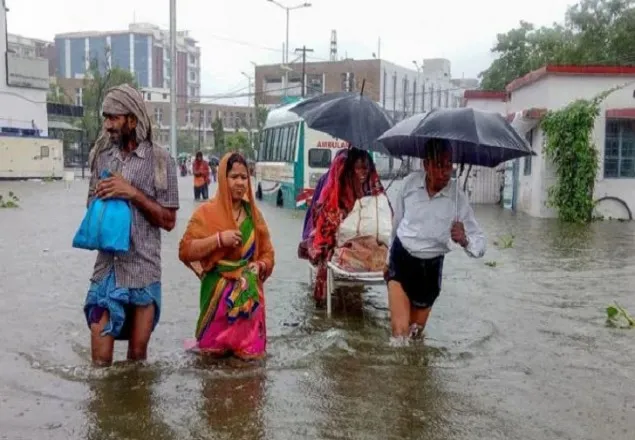 বিহারে প্রবল বৃষ্টিতে বন্যা, মৃতের সংখ্যা বেড়ে ১৩৪
