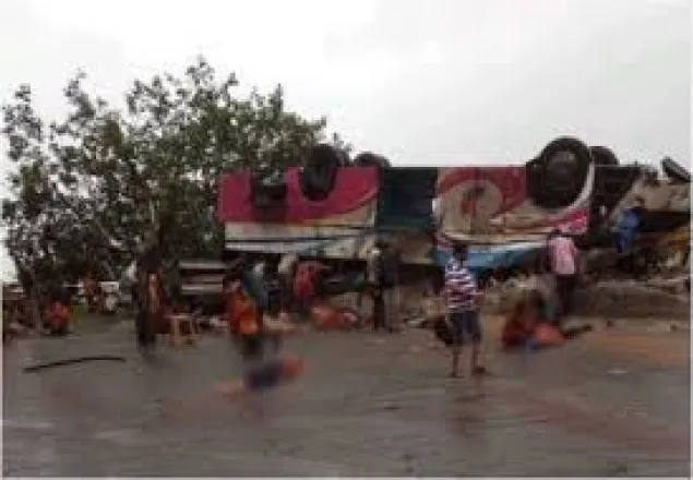 গুজরাটে বাস দুর্ঘটনায় প্রাণ হারালো ২১ জন