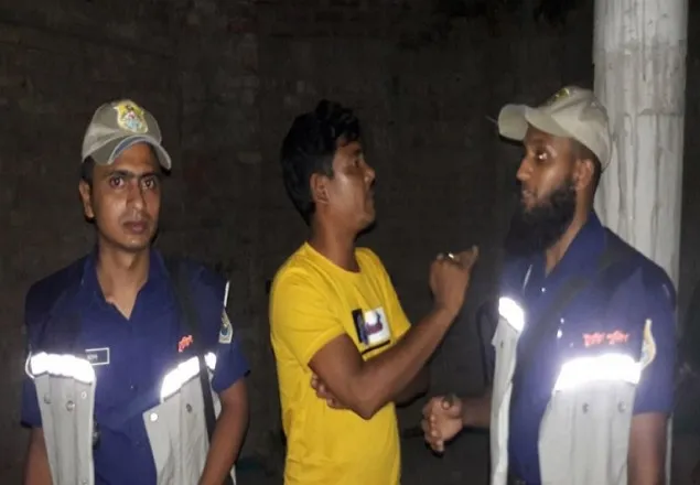 কুয়াকাটায় মদসহ যুবলীগ নেতাসহ আটক ৫
