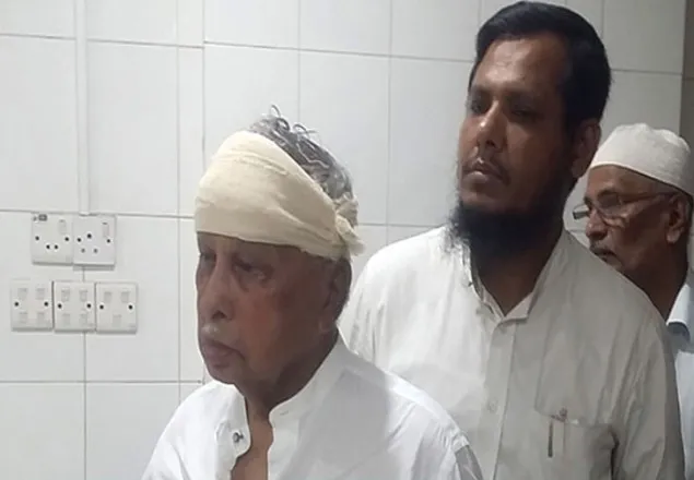 সিঁড়িতে পড়ে জমির উদ্দিন সরকার আহত