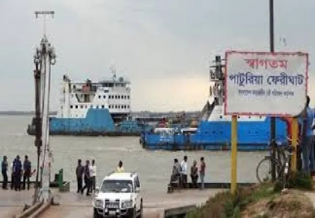 দৌলতদিয়া-পাটুরিয়া রুটে তীব্র স্রোতে ব্যাহত হচ্ছে ফেরি চলাচল