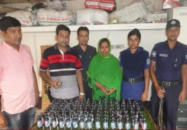 বেনাপোল সীমান্তে ফেনসিডিলসহ নারী আটক