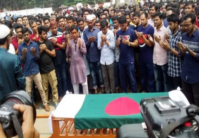 ঢাবিতে ফাহাদের গায়েবানা জানাজায় মানুষের ঢল
