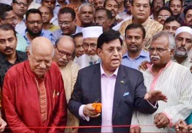 ‘ভারতেকে গ্যাস দিচ্ছি না, আমরা রি-এক্সপোর্ট করছি’ 