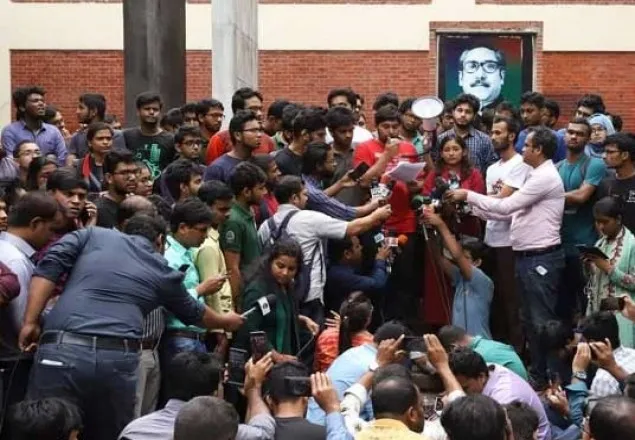 কালকের মধ্যে ভিসি কথা না বললে সব ভবনে তালা ঝুলানোর হুঁশিয়ারি
