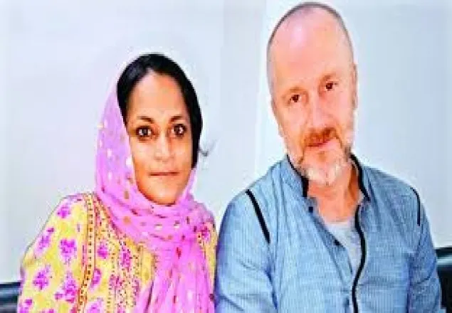 ৪২ বছর পর মা-বাবার খোঁজে জার্মানি থেকে বাংলাদেশে!