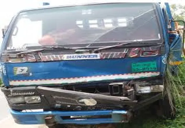 কুমিল্লায়  পিকআপকে বাসের ধাক্কা, নিহত ২