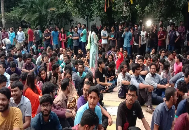 বিক্ষোভে উত্তাল ক্যাম্পাস, ৫ দফা বাস্তবায়নের আগে ভর্তি পরীক্ষা নয়