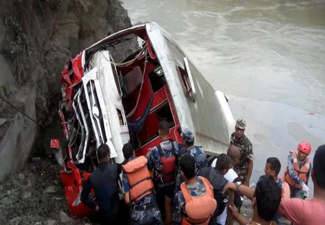 নেপালে বাস খাদে পড়ে নিহত ১১
