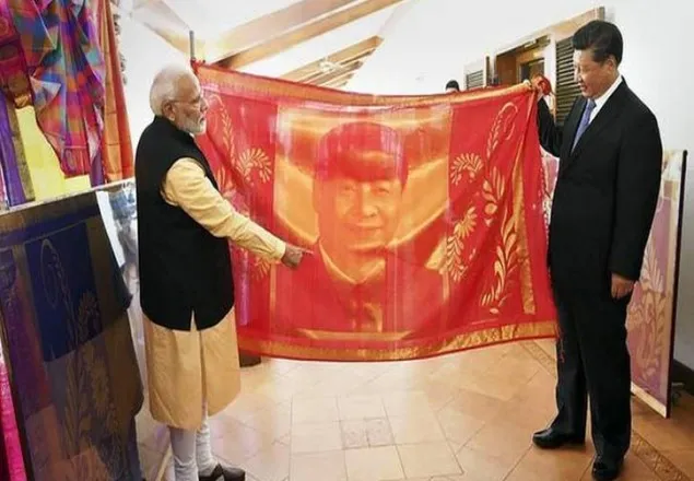 চীনা প্রেসিডেন্টকে হাতে বোনা শাল উপহার দিলেন মোদী