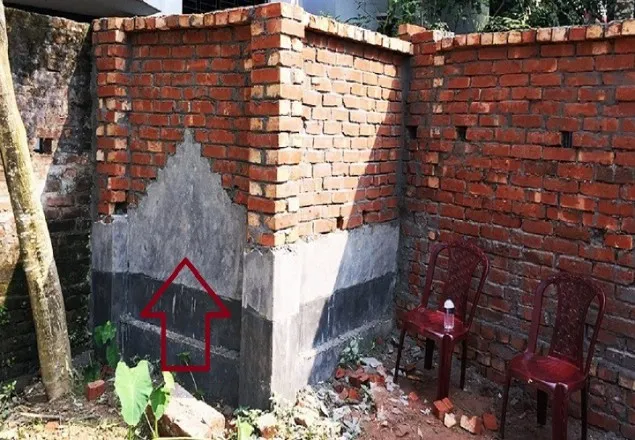 মুক্তিযোদ্ধার কবরের ওপর টয়লেট নির্মাণ!