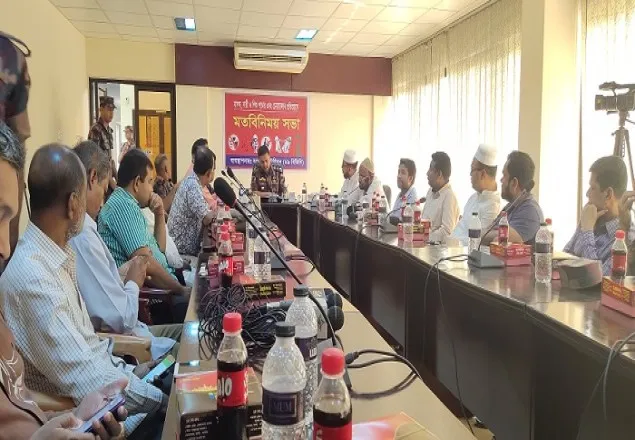 বেনাপোল সীমান্তে চোরাচালান প্রতিরোধে বিজিবি’র মতবিনিময় সভা 