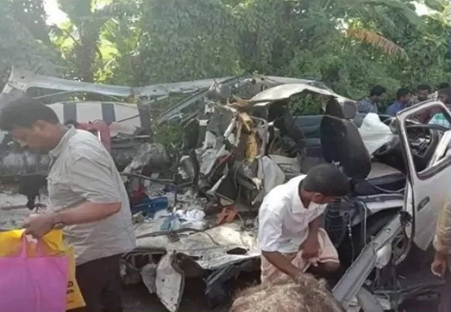 রোগীবাহী অ্যাম্বুলেন্সে গ্যাস সিলিন্ডার বিস্ফোরণে নিহত ২