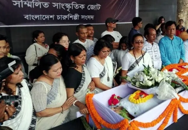 শহীদ মিনারে কালিদাস কর্মকারের মরদেহ