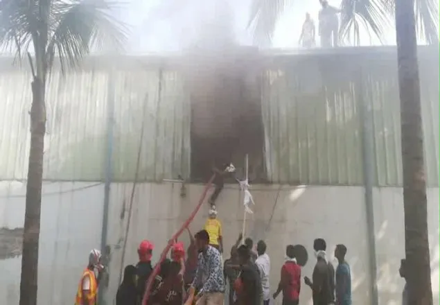 গাজীপুরে কম্পোজিট কারখানায় আগুন