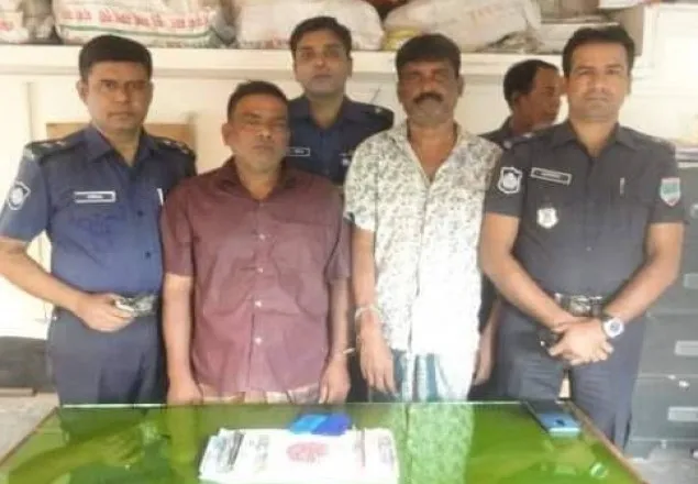 সীমান্তে ইয়াবা ও নগদ অর্থসহ আটক ২